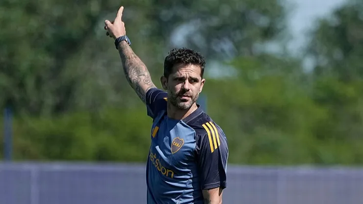 Gago asumió como DT de Boca.