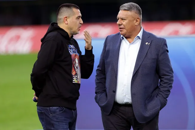 Juan Román Riquelme y Claudio Tapia (Getty Images)