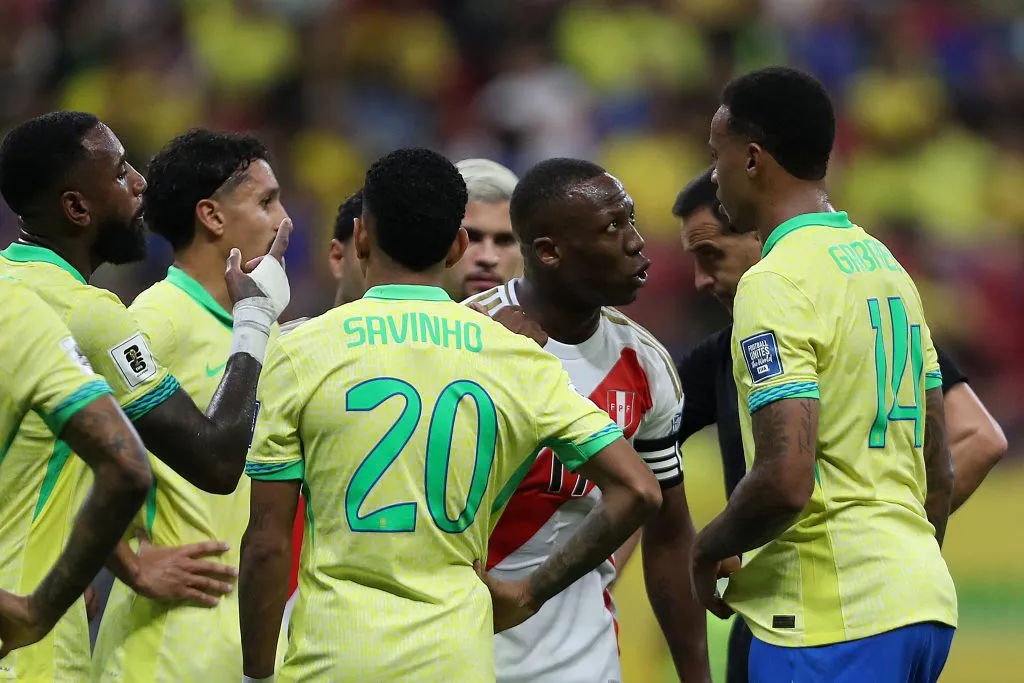 Fossati decidió que Advíncula sea el capitán de Perú ante Brasil.