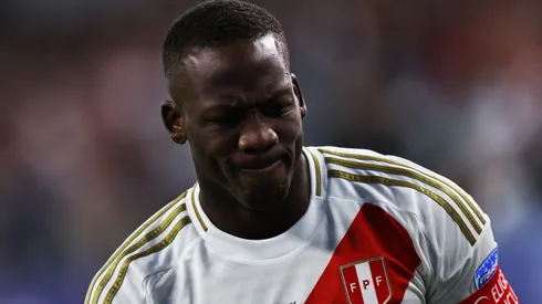 Luis Advíncula en la Selección de Perú