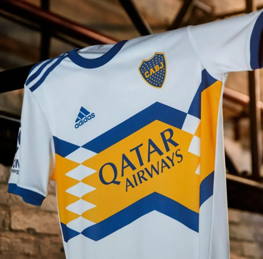 La primera camiseta suplente que adidas presentó en Boca en 2020.