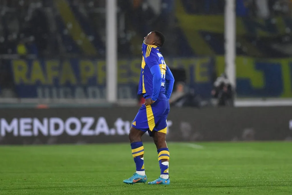 Luis Advíncula, sancionado por la roja en Copa Argentina. (Getty)