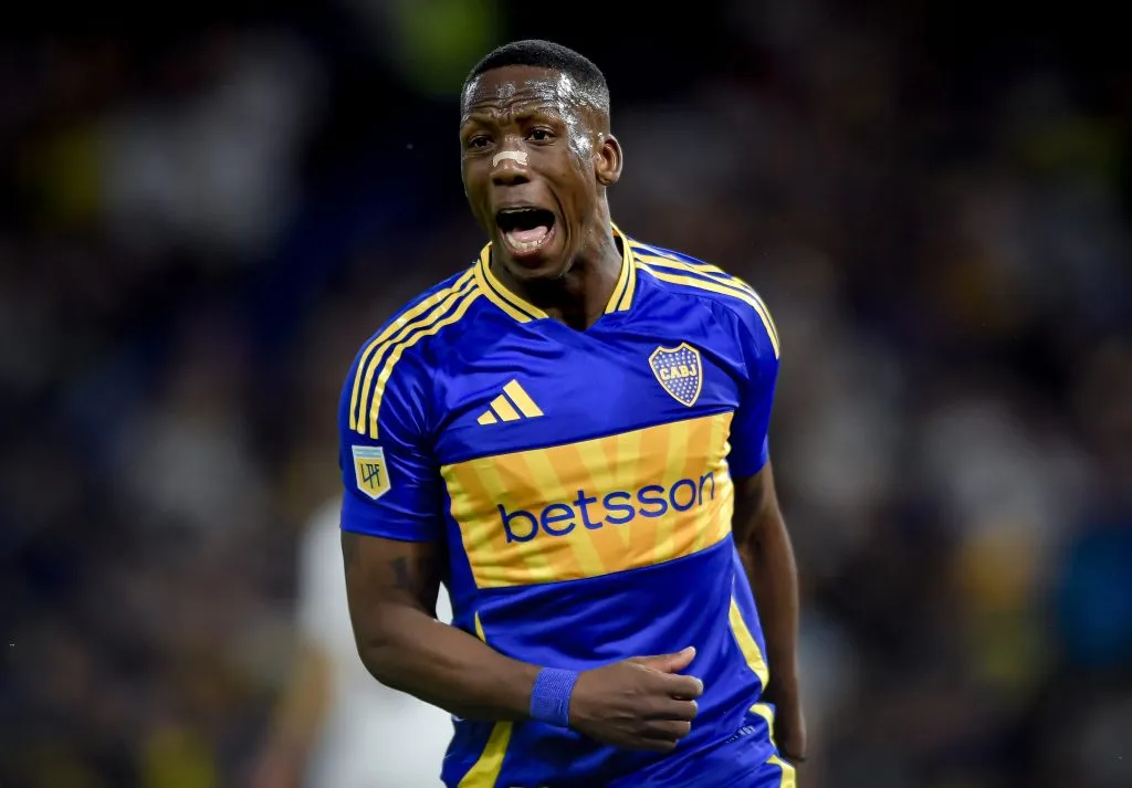 Advíncula tiene chances de salir del once inicial. Foto: Getty