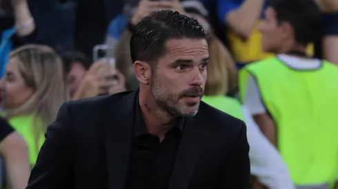 Fernando Gago sacó a Cavani del equipo por decisión disciplinaria.