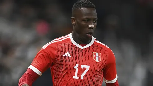 Luis Advíncula en la Selección de Perú