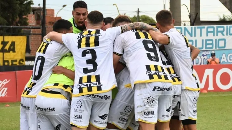 Juega en Primera y le descubrieron un arito de Boca.