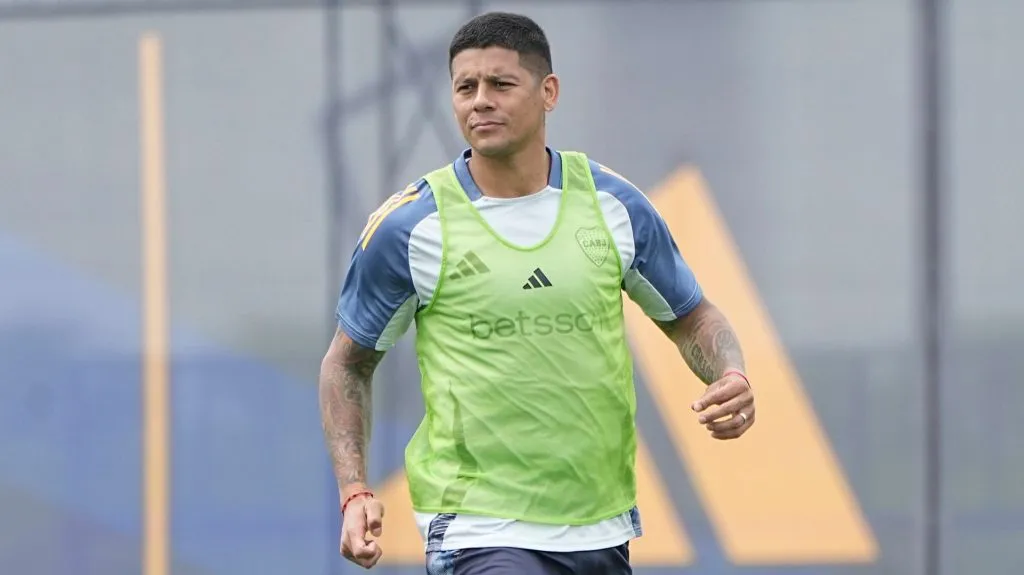 Rojo vuelve a la titularidad.