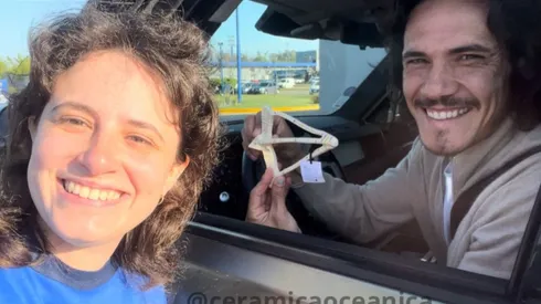 El regalo de una hincha de Boca que conmovió a Cavani.
