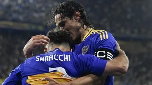 Cavani y Saracchi celebran en La Bombonera.