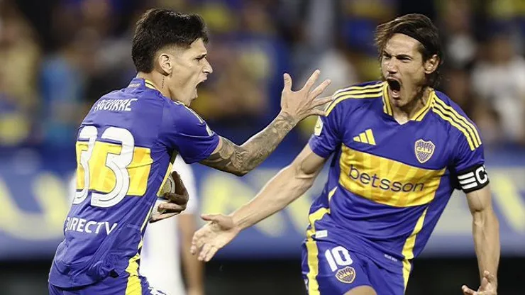 EdinsonCavani y Brian Aguirre en la victoria de Boca contra Godoy Cruz