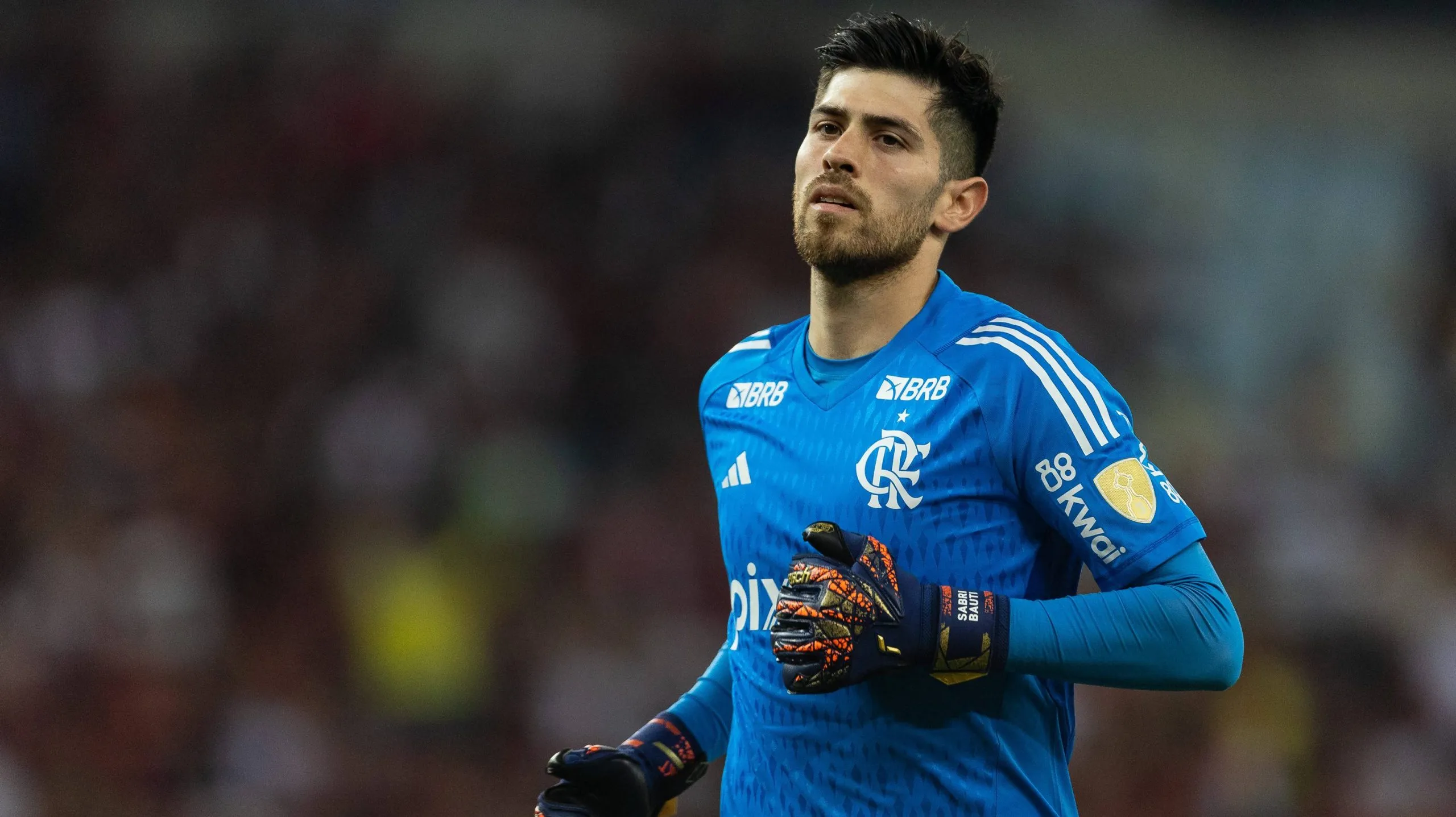 Rossi y un consejo para Brey sobre el arco de Boca. Foto: Imago