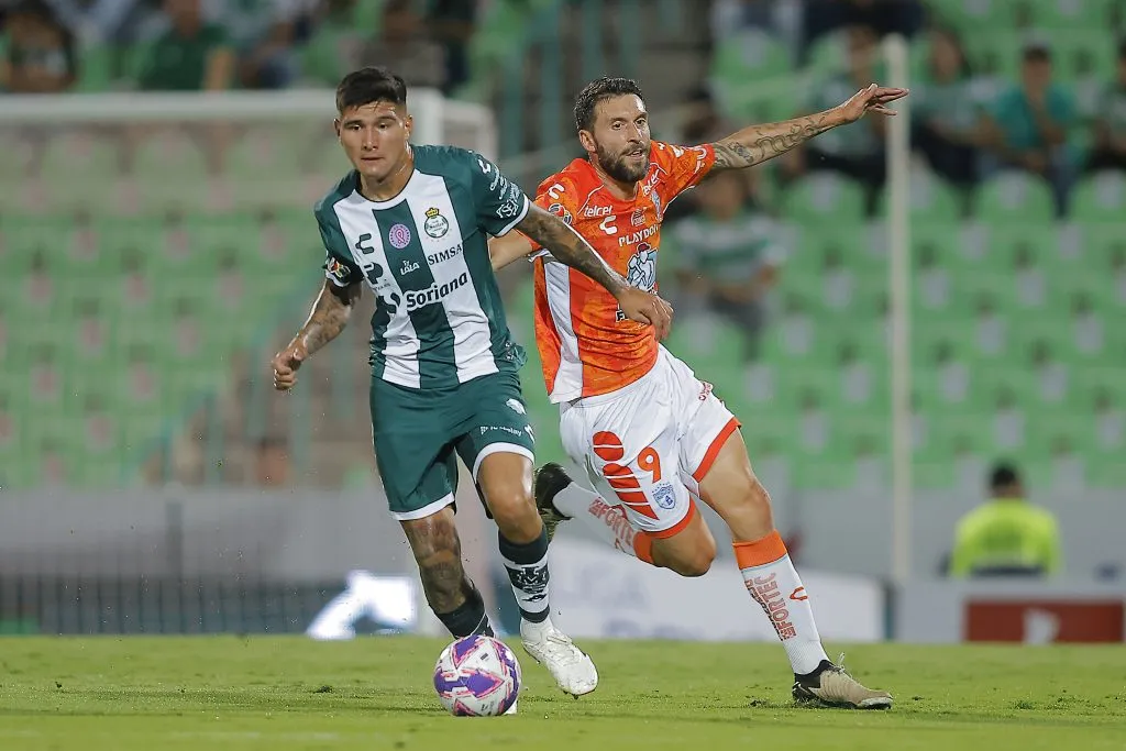 Bruno Amione en Santos Laguna (a la izquierda) (Getty Images)