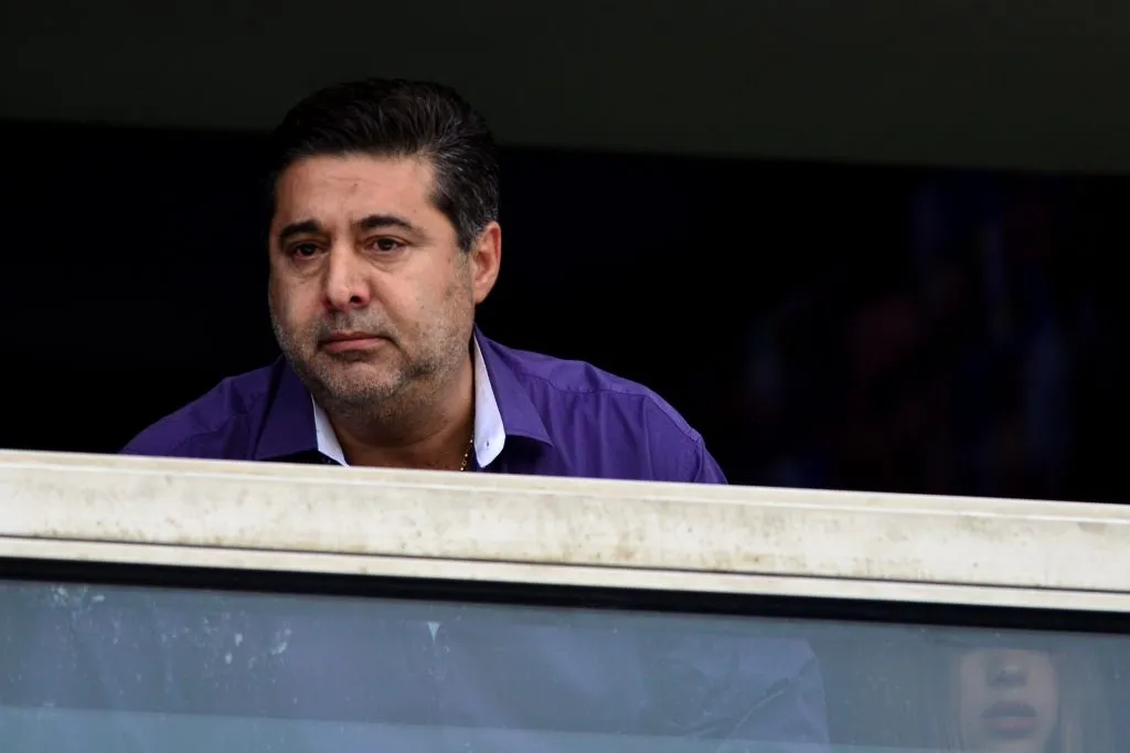 Daniel Angelici, en aquel entonces tesorero, se oponía a la renovación de Riquelme. (Getty)
