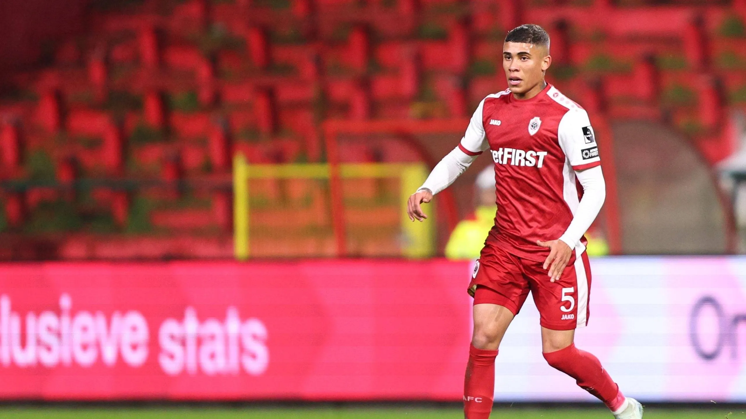 Boca se contactó con Ayrton Costa, actualmente en Bélgica. Foto: Imago