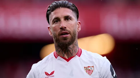 El defensor de 39 años está libre desde junio tras su paso por Sevilla.