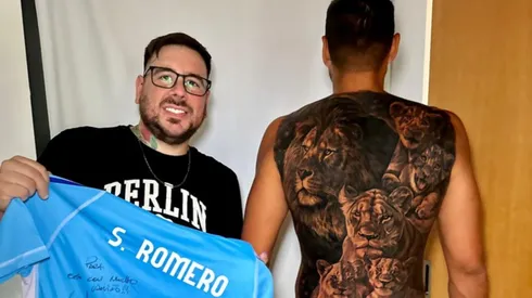 El tatuador de Romero reveló el motivo del nuevo diseño.