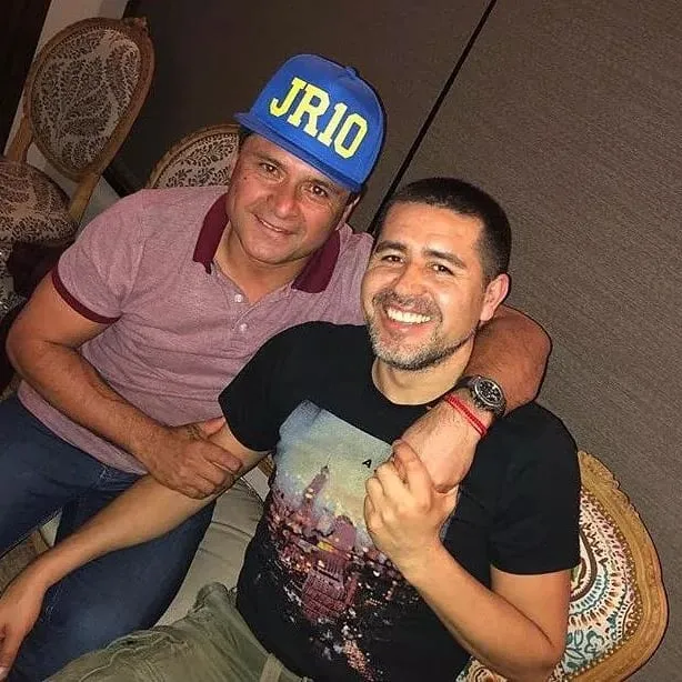 Riquelme junto a Marcelo Delgado.