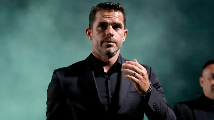 Fernando Gago se molestó por una pregunta en conferencia de prensa.
