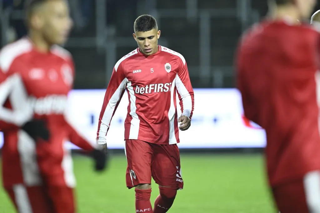 Ayrton Costa tiene chances de llegar a Boca. (IMAGO)