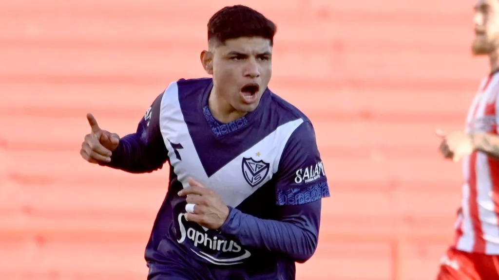 Claudio Aquino quedó libre de Vélez y deberá decidir su futuro. (Imago)