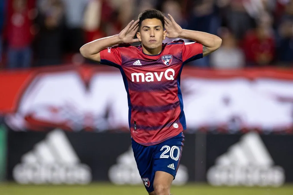 Alan Velasco vuelve a estar en la órbita de Boca y ya ofertó por él. (Imago)