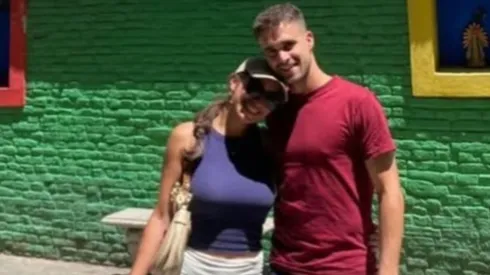 El volante del Auckland City visitó La Bombonera junto a su pareja.