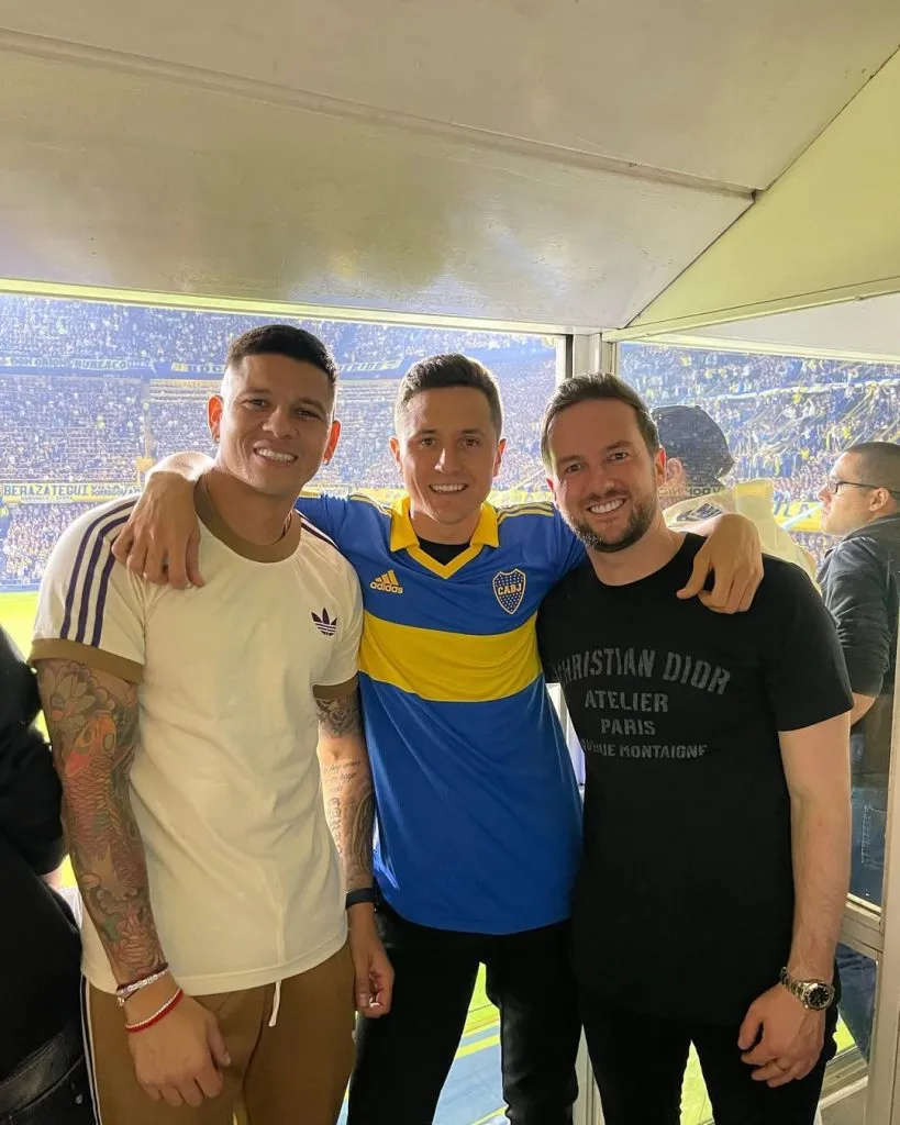 Ander Herrera con Marcos Rojo y el representante de ambos. (Instagram)
