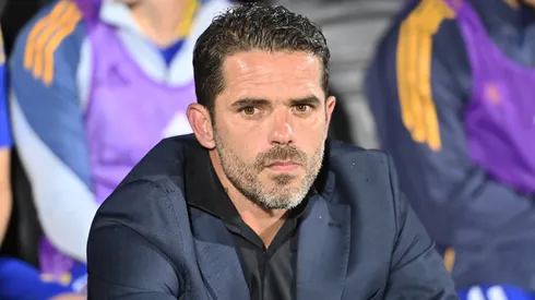 Gago reorganiza la defensa con los refuerzos y posibles salidas.