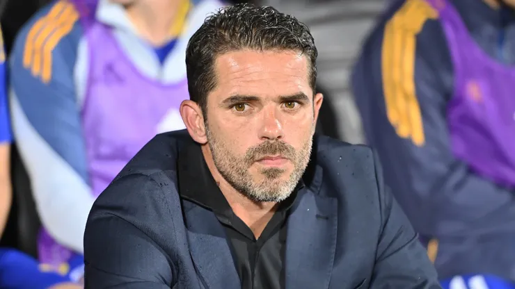 Gago reorganiza la defensa con los refuerzos y posibles salidas.