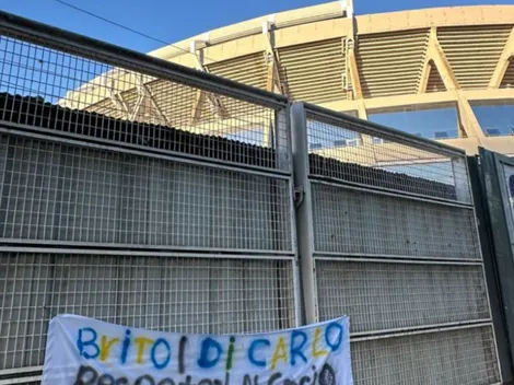 Escándalo en River: apareció una bandera con los colores de Boca en el Monumental