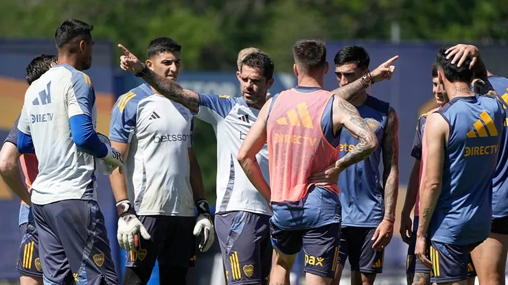Gago paró dos equipos en el Predio de Ezeiza.