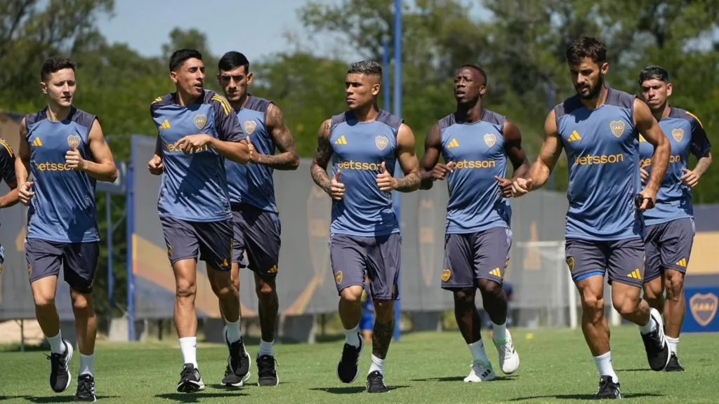 Gago dispuso dos equipos en el entrenamiento. (Boca Oficial)
