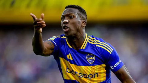 Advíncula fue titular contra Argentinos y ahora no viajará a Santa Fe.