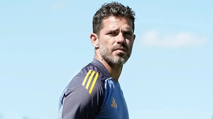 Fernando Gago empieza a diagramar el once titular para este sábado ante Racing.