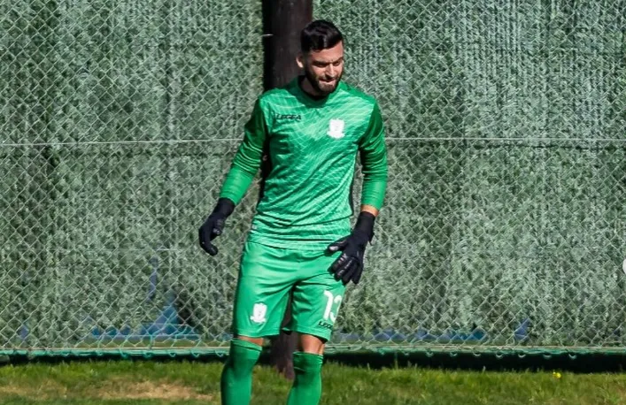 Zappacosta ataja en el la liga de Gibraltar. (Instagram)