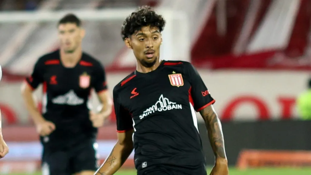 Medina vuelve a La Bombonera con la camiseta de Estudiantes. (Estudiantes Oficial)