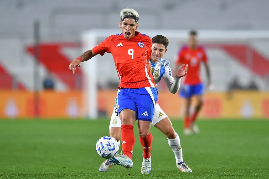 Carlos Palacios en la Selección de Chile vs. Argentina (Getty Images)