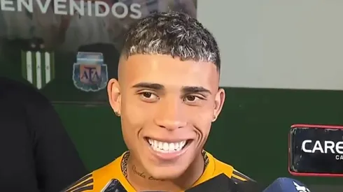 Ayrton Costa se fue expulsado contra Banfield pero fue una de las figuras.