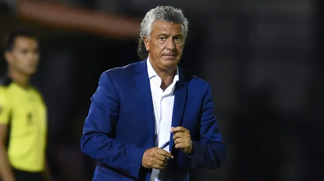 Néstor Gorosito se mostró muy disconforme con el rendimiento de sus jugadores. (Getty Images)