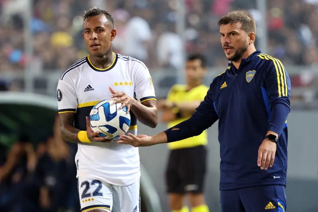 Mariano Herrón, en una de sus etapas como DT interino de Boca. (Getty)