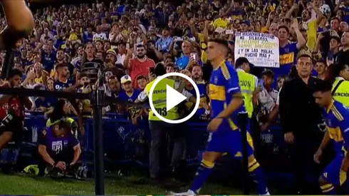 Los hinchas se pronunciaron mientras los futbolistas de Boca salían al campo de juego.