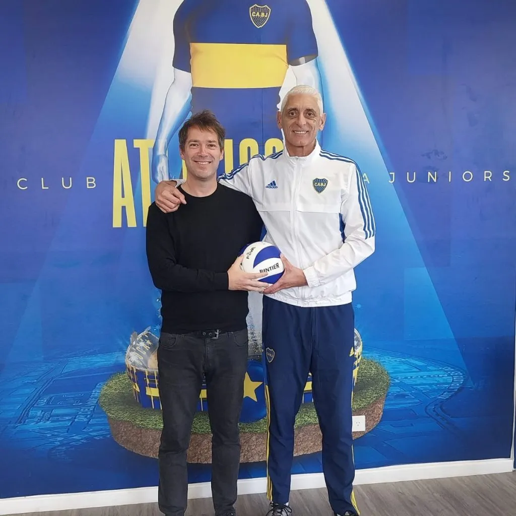 Martín Mendiguren (izquierda), criticó a la gestión de Riquelme en Boca. (Twitter)