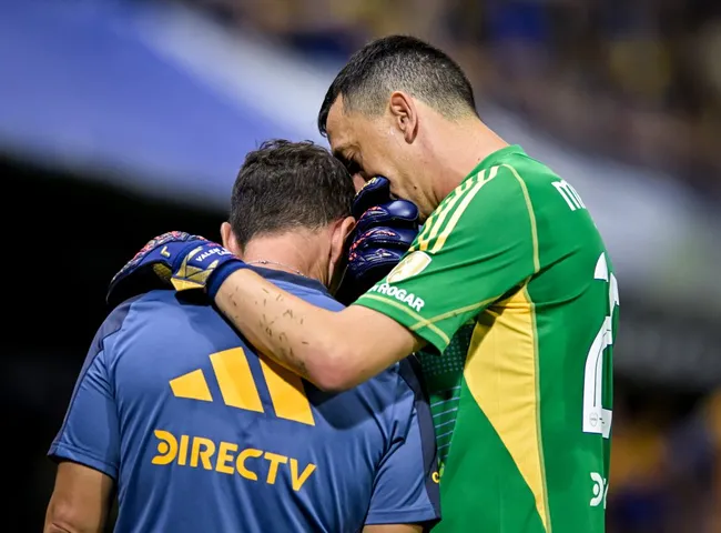 El momento en que Marchesín estaba hablando con el PF para hacer el cambio. (Getty Images)
