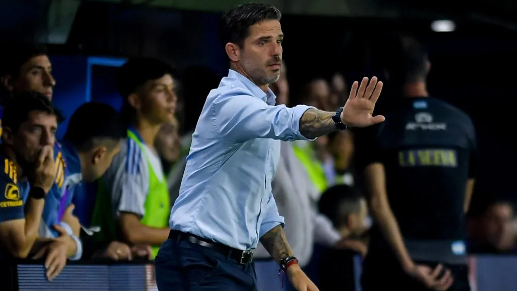 Gago quedó cuestionado pero aún sigue siendo el DT de Boca. (Getty)