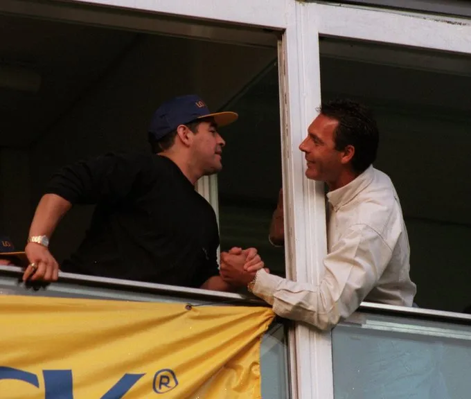 Miguel Ángel Russo y Maradona en los palcos de La Bombonera en 1997 (Foto: Twitter)