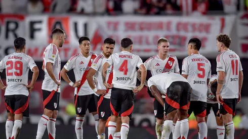 Los hinchas de River se pelearon en la tribuna.