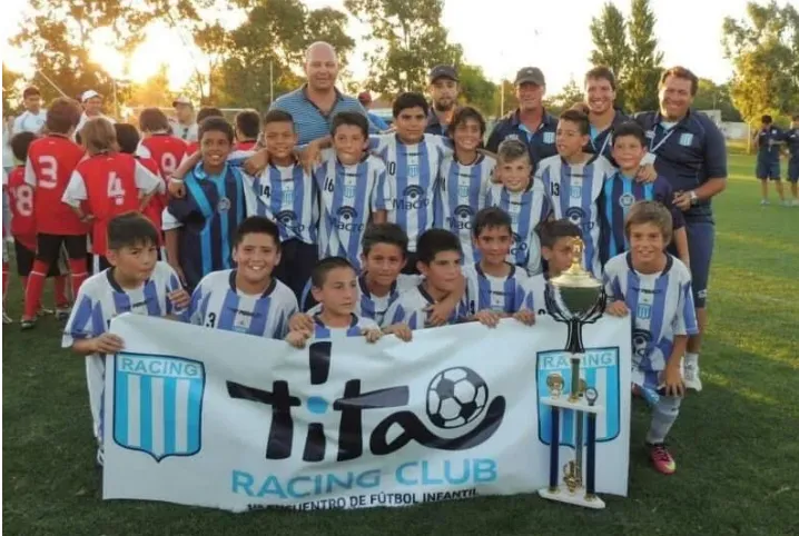 Brey empezó su carrera en inferiores como marcador central.