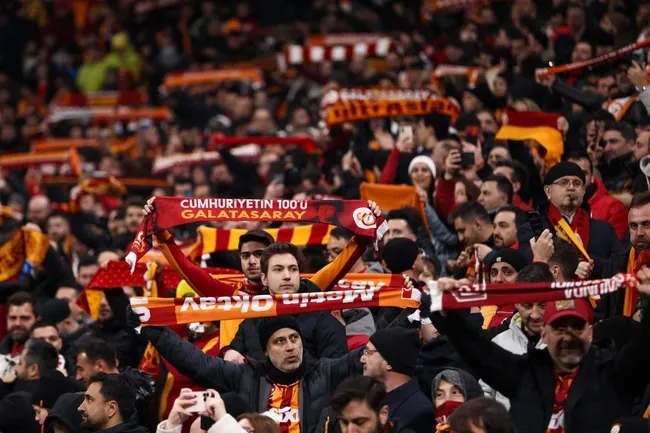 Los hinchas de Galatasaray, los únicos que se acercan a los de Boca, según Felipe Melo. (Getty Images)