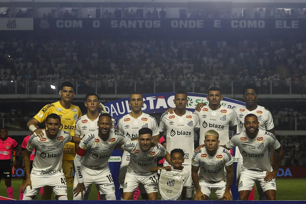 Neymar busca a Franco Cristaldo. (Getty)