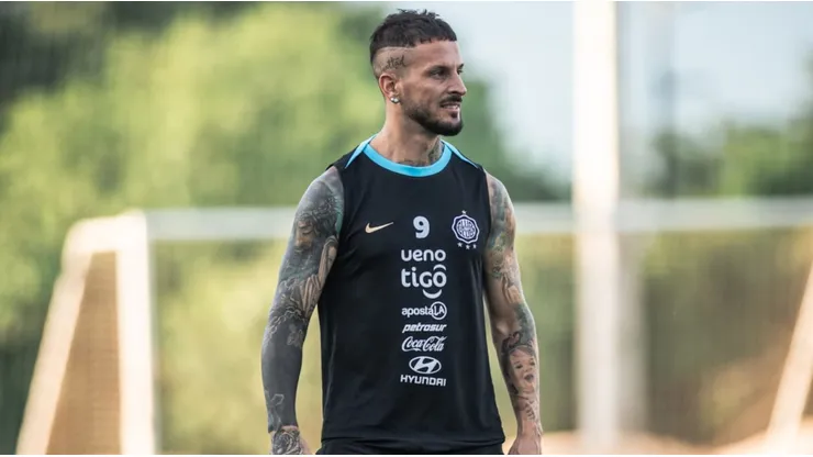 Escándalo en Olimpia: un periodista reveló cuánto gana Darío Benedetto